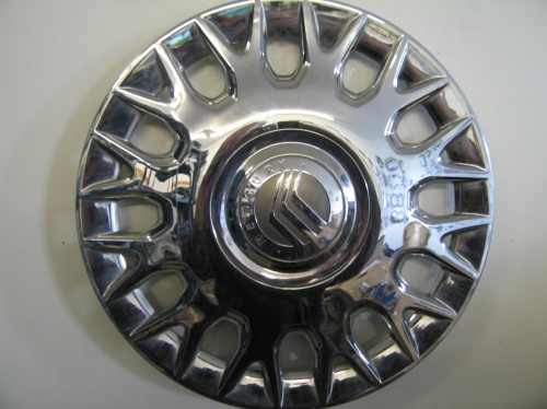 03-05 Grand Marquis hubcaps