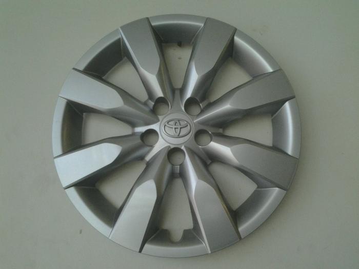 2014 Toyota Corolla hubcap, wheel cover