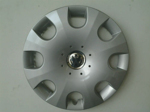 06-10 Beetle hubcaps