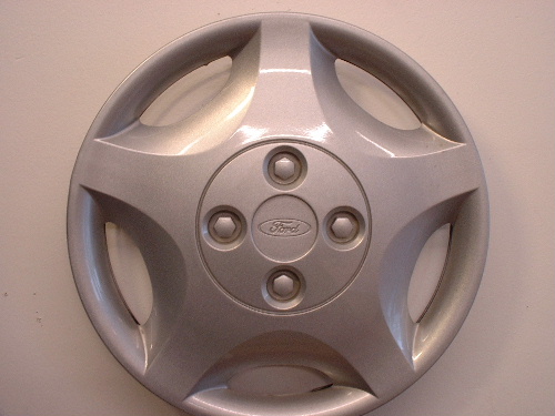 01-04 Focus hub caps